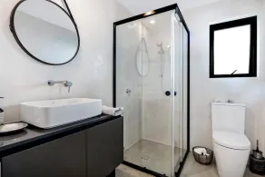 Capri  Waterfront Oasis Pool, 4bd steps to Surfers - Image 4