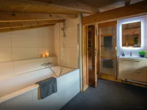Chalet Morclan - family retreat for 8, jacuzzi & great views - OVO Network - Image 3