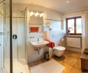 Surrounded by meadows, panoramic view, sunny balconies, quiet central location - Image 2