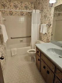 Mama's House has a Garage &  Sparkling Clean.  4 bedrooms 3 baths. sleeps 8      - Image 5