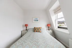 Charming flat with balcony in Pimlico - Image 5
