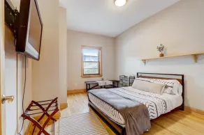 Massive Unit w/ Garage, Chef’s kitchen & office! Walk to the Lake, Downer Ave! - Image 4