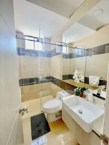 Luxurious apartment with direct access to the sea - Image 4