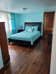 4-bedroom a short drive to the beaches, fishing, boat, jet express to Put In Bay - Image 5