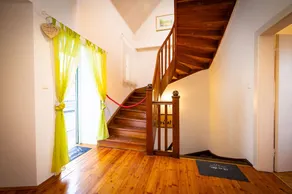 Gemütliche & geräumige 142m² große Ferienwohnung für bis zu 5 Personen - Image 2