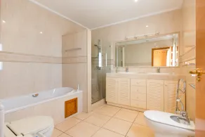 Villa luxueuse et climatisée avec piscine privée et vue mer panoramique - Image 2