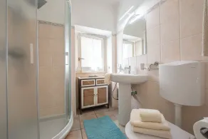 Nido Belvedere AC and Lake View - Happy Rentals - Image 3