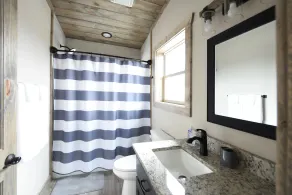 Luxury Contemporary Chalet with spectacular views, amenities & nearby activities - Image 4