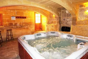 Villeleynah Amazing Gozitan Villa Pool - Happy Rentals - Image 2
