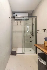 FL4 Top Floor 1BR Studio with Cute Terrace by Holi - Image 3