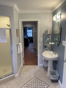Roomy 2 Bedroom Apt. w/en Suite BA, Private Entry & Parking, Tennis Court - Image 4