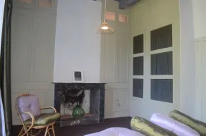 Le Gobelin, spacious, renovated apartment in authentic home - Image 2