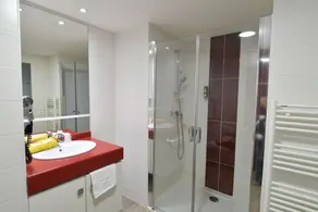 Joli Appartement près du coeur historique | Cuisine Privée - Image 2