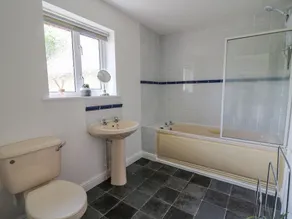 FOXES MEADOW, family friendly, with hot tub in Howey - Image 2