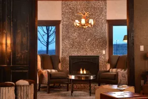 Escape to Our Warm Country Retreat! Spacious Rustic Rooms, Parking - Image 2