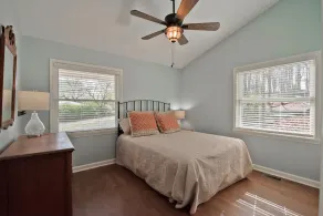 Lake Tillery- Beautiful sunrises, large screened porch, and newly renovated home - Image 4
