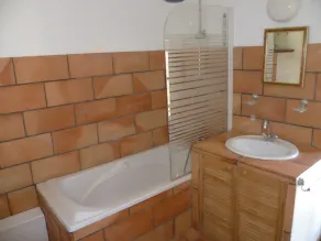 Autentisk bondegård med swimmingpool omgivet af vinmarker mellem hav og bjerge - Image 4