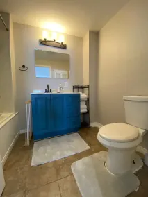 Newly listed relaxing lakefront cottage with fenced yard and games room - Image 3