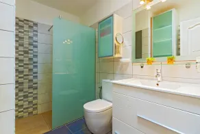 Nuova casa di lusso con grande piscina privata riscaldata con acqua salata biologica - Image 4