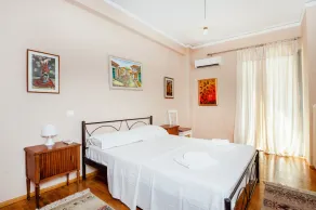 Charming & Authentic Gem - Walk to Port & Shops! - Image 5