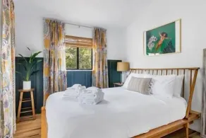 Retraite de plage de 4 chambres récemment rénovée, vue sur l'océan à 1 minute à pied de la plage - Image 5
