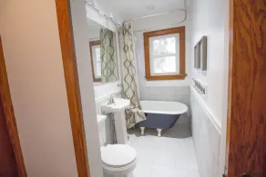 Maison entière avec un bain à remous dans un bloc de la rue principale de Frankenmuth. - Image 4