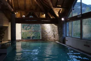 Smuk 2-værelseslejlighed i prestigefyldt opholdssted (indendørs opvarmet pool, WiFi, terrasse) - Image 2