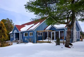 King Estate Rideau | Waterfront | Sleeps 16 | 4 Acres | Views! - Image 5