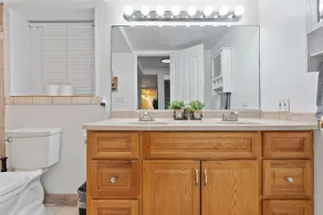 🏠Private home with hot tub. Beds for 32! - Image 3