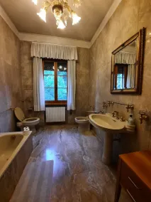 Superbe appartement dans une villa historique à seulement 15 minutes de Venise - Image 4
