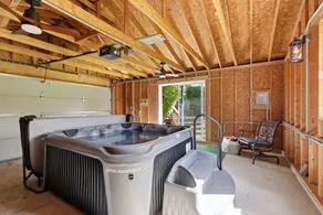 5 King Beds, Hot Tub, Sleeps 10 - Pet Friendly & Close to Clinic - Image 4