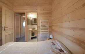 Chalet, wifi, ski-in/ski-out & foot of the slopes, view ski slopes, terrace, parking, tv, ski locker - Image 2