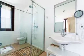 Villa de luxe pour 10 avec piscine, gym, climatisation et WLAN, à 150m de la mer - Image 4