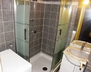 APPARTEMENT AVEC 2 CHAMBRES ENTRE CENTRE PORT ET PLAGE - Image 2