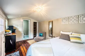 Tiny house in Bishop Arts! - Image 5