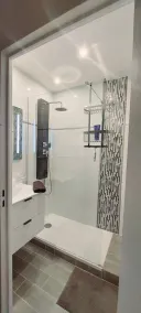 Cosy appartement dans une villa avec piscine, proche du centre et de la mer - Image 4