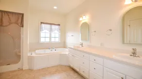 Gracie's Place: Stunning Lakefront Escape on Seneca Lake! - Image 2