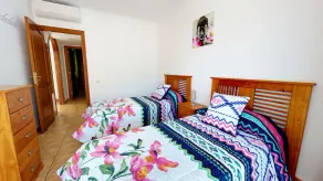 Nice, confortable et spacieux appartement avec une belle vue, \"la mer\" en arrière-plan - Image 5