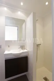 Seafront Penthouse Marina Apartment - Image 4