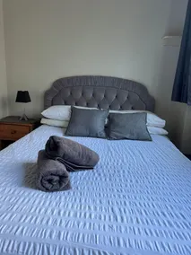 🐶🐶 PET FRIENDLY : 2 Bedroom Ground level. Private. Trams .Park. Netflix.Pet ok - Image 4