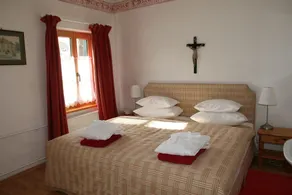 Vacation apartment with park-like garden in a central location - Image 5