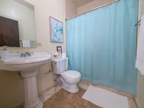 4 bedroom house with private pool, sleeps 15, WiFi, near Combate - Image 4