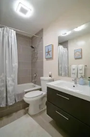 MODERN INTERIOR, 4 Bed 2.5 Bath Home, Close to Shopping, Entertainment and more! - Image 5