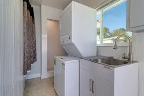 Exclusive Clearwater Beach House-80 steps to sand, gorgeous beach and sunsets. - Image 2