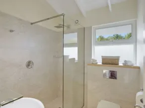 Luxury villa, pool, sleeps 8, close to the beach - Image 2