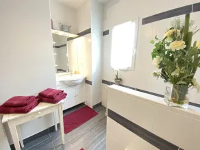 2 Bedrooms private bathroom - Image 3
