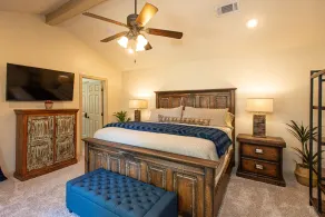 Gorgeous Resort-style Retreat on Cedar Creek Lake - Image 3