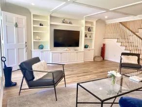 Steps from the beachTownhouse in the heart of Ocean Drive shopping - Image 2