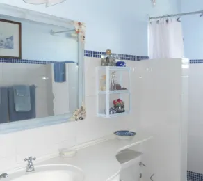 Comfortable & spacious one bed westcoast apartment, near shops, beach and pool.  - Image 2