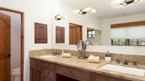 Elegant 3 bedroom home with stunning views and 5 star reviews! - Image 4